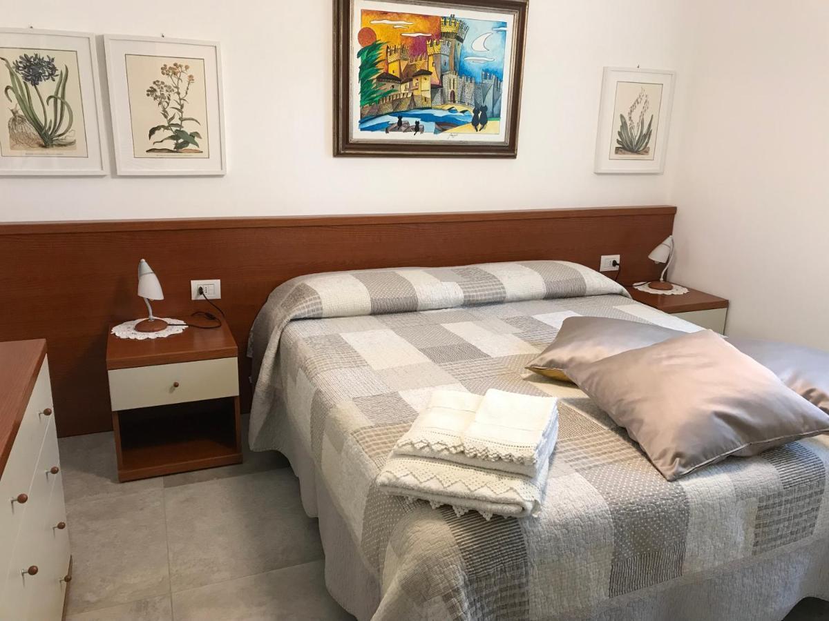 Casa Mary Due - Trilocale Con Giardino Privato A Due Passi Dal Lago Сирмионе Екстериор снимка