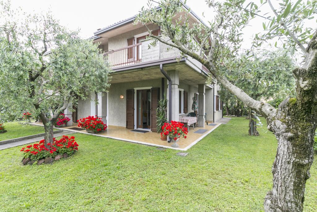 Casa Mary Due - Trilocale Con Giardino Privato A Due Passi Dal Lago Сирмионе Екстериор снимка