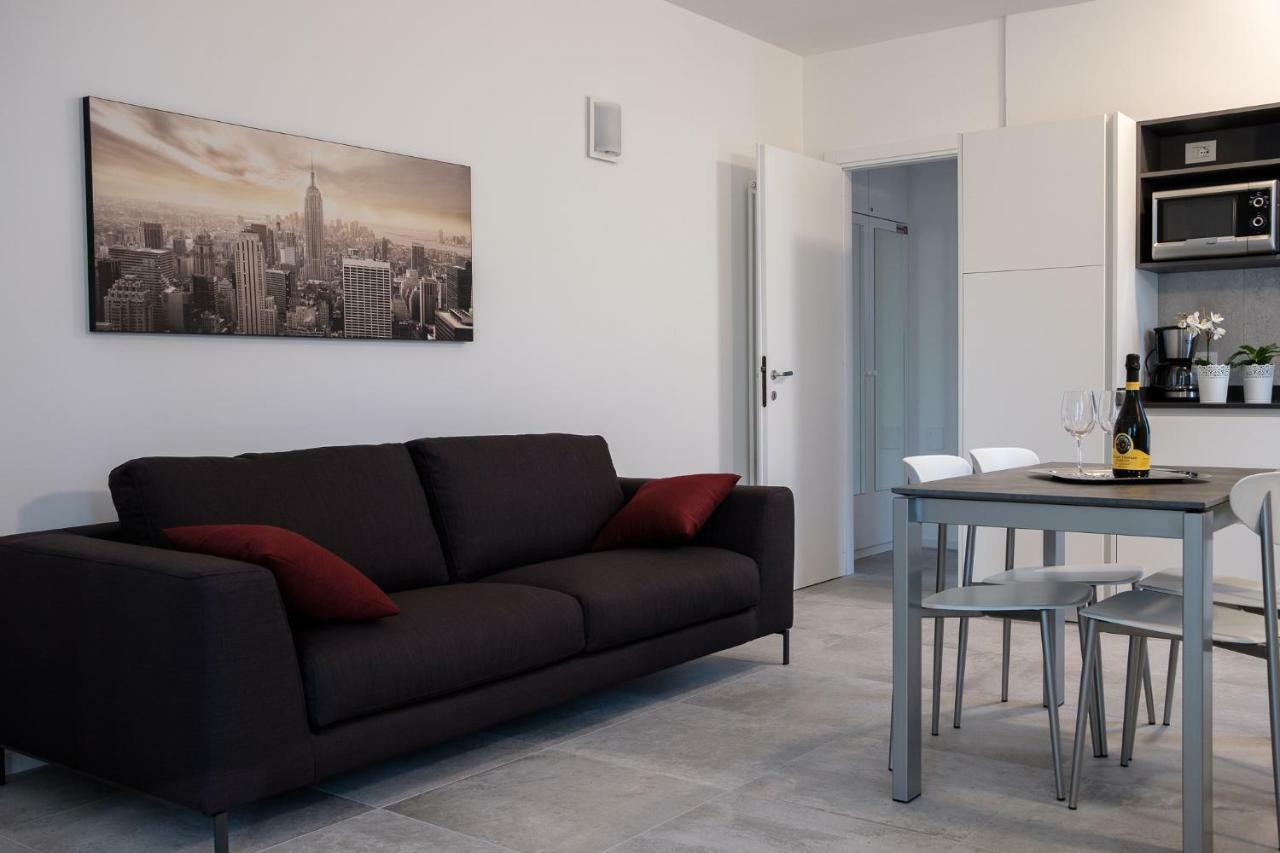 Casa Mary Due - Trilocale Con Giardino Privato A Due Passi Dal Lago Сирмионе Екстериор снимка